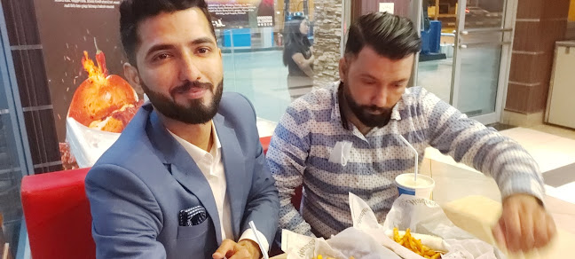 Hardee's Dasman - Hospitality and gastronomy