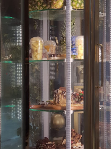 Fun fruit cafe - Hospitality and gastronomy