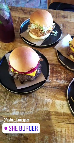 Opinii despre SHE BURGER- Dar al wasl în Dubai - Hospitality and gastronomy
