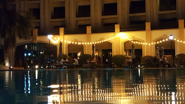 Aquarius Pool Bar - Abu Dhabi