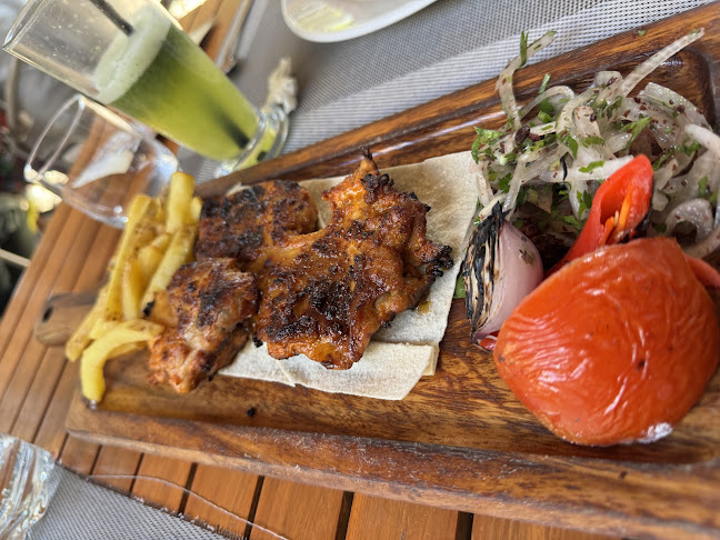 Comentarii opinii despre ALHAJARAIN RESTAURANT - مطعم الحجرين