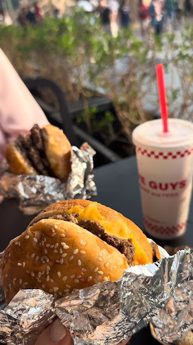 Five Guys City Walk