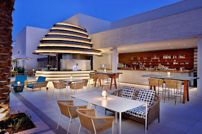 Capila Pool Bar & Grill