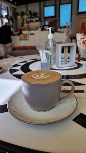 Risen Café and Artisanal Bakery, Dubai Marina - Dubai