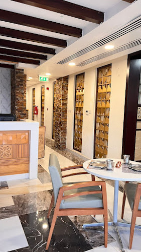 Opinii despre Bayt Al Shawaya Restaurant مطعم بيت الشواية în Abu Dhabi - Hospitality and gastronomy