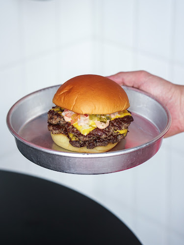 Opinii despre Four Ounce Burger în Dubai - Hospitality and gastronomy