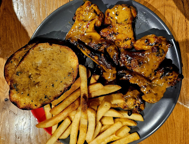 Nando's The Mall - World Trade Center - Hospitality and gastronomy