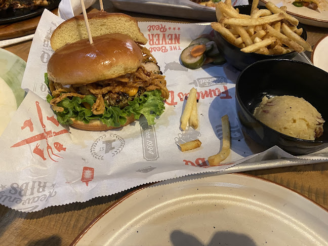 Famous Dave's Bar-B-Que - Hospitality and gastronomy