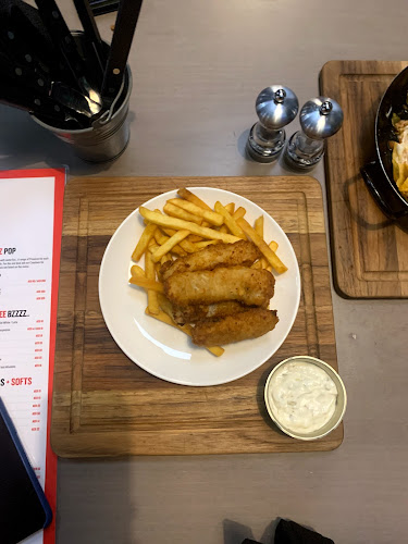 Oui Sports Bar + Terrace - Dubai