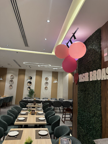 Yasir broast Rolla BR - Hospitality and gastronomy