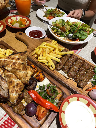 Comentarii opinii despre ALHAJARAIN RESTAURANT - مطعم الحجرين