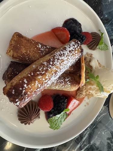 Opinii despre The bench în Abu Dhabi - Hospitality and gastronomy