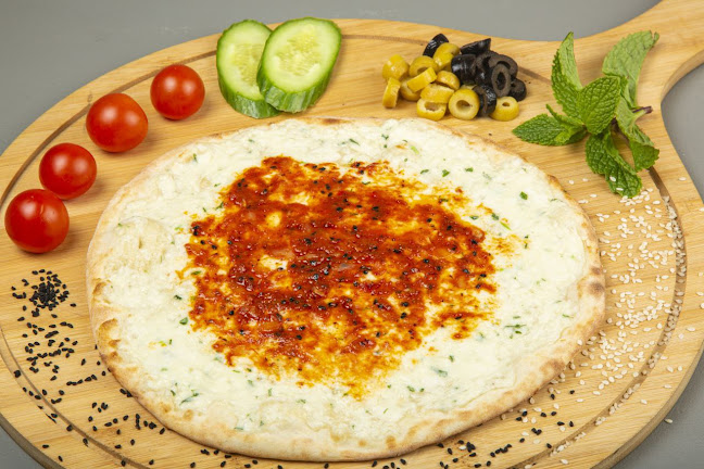 89GG+XPM - 4 St - Al Majaz 3 - Al Majaz - Sharjah