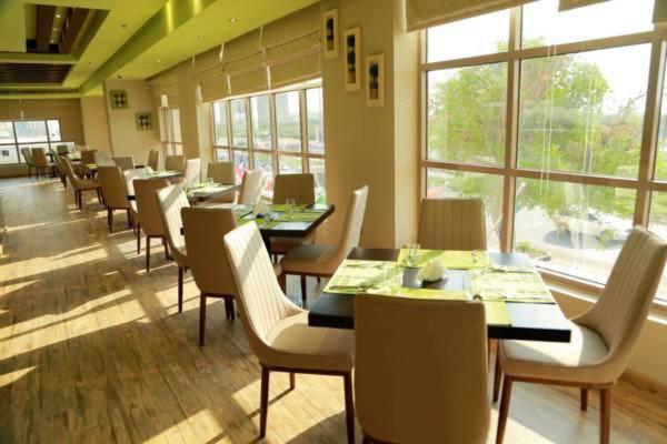 Opinii despre NAHAWAND RESTAURANT ROYAL VIEW HOTEL în Ras Al-Khaimah - Hospitality and gastronomy