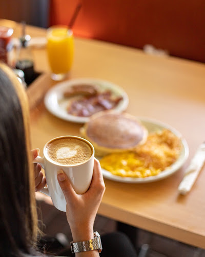 Opinii despre Denny's Diner Middle East în Abu Dhabi - Hospitality and gastronomy