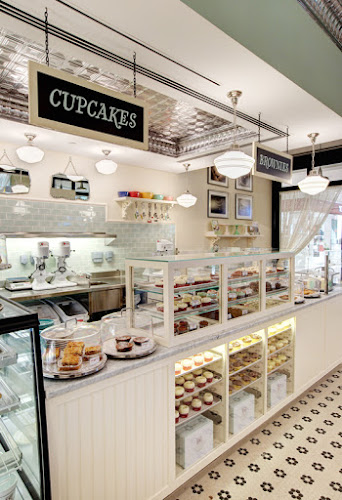 Magnolia Bakery - Hospitality and gastronomy