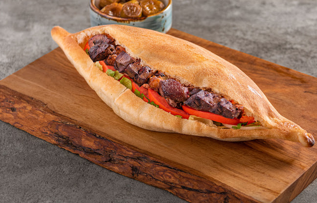 Opinii despre مطعم زرزور - تم الانتقال إلى الفرع الجديد Zarzoor Restaurant în Sharjah - Hospitality and gastronomy