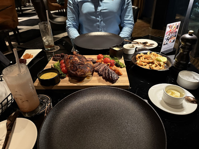 Stratos Revolving Lounge & Bar - Hospitality and gastronomy