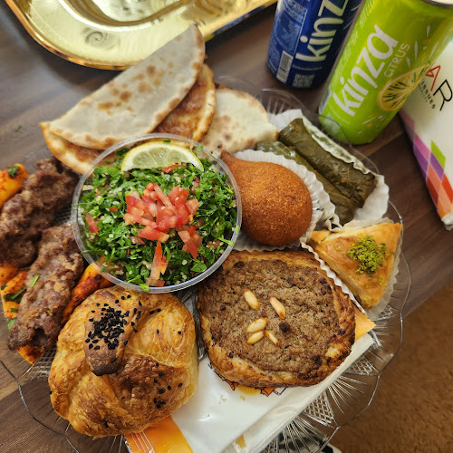 Jamal Abdul Naser St - مقابل سوبر ماركت عنبر المدنية ضياء الشام - Al Majaz 2 - Al Majaz - Sharjah