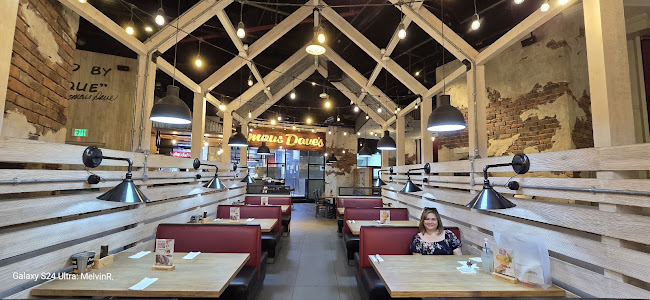 Famous Dave's Bar-B-Que - Hospitality and gastronomy