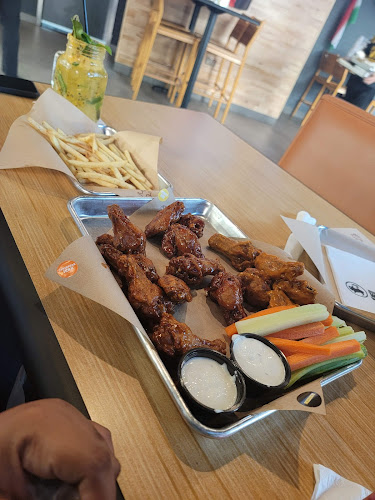 Comentarii opinii despre Buffalo Wild Wings - JBR