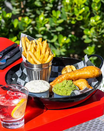 Oui Sports Bar + Terrace - Dubai