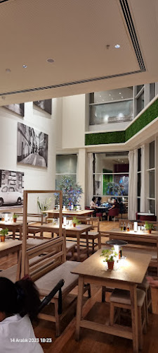 Vapiano Abu Dhabi Mall - Hospitality and gastronomy