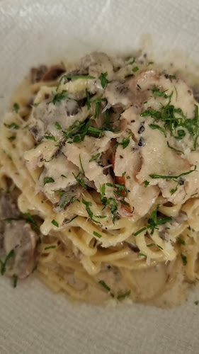 Opinii despre Moon Slice Pizza Dubai în Dubai - Hospitality and gastronomy