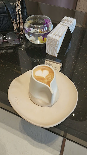 Opinii despre Esproses Cafe and Floral Boutique اسبروزز în Abu Dhabi - Hospitality and gastronomy