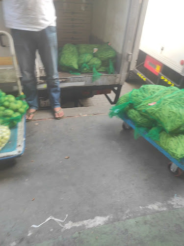 Al Aweer Central Fruit & Vegetable Market