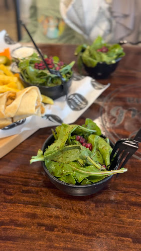 Opinii despre Shanab Shawarma Restaurant مطعم شنب شاورما în Sharjah - Hospitality and gastronomy