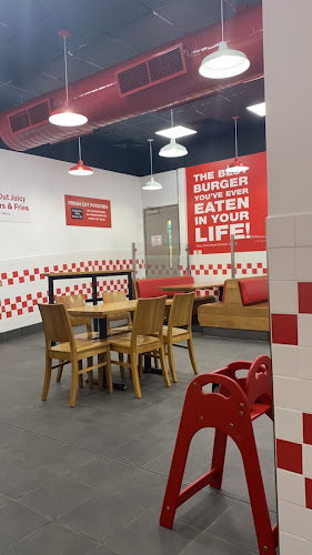 Comentarii opinii despre Five Guys Festival City Mall