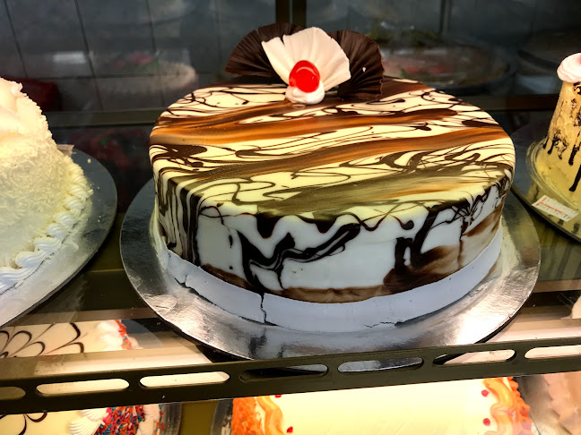 Opinii despre Dar Al Reem Bakery LLC مخبز دار الريم الشارقة(Al Reem Bakery) în Sharjah - Hospitality and gastronomy