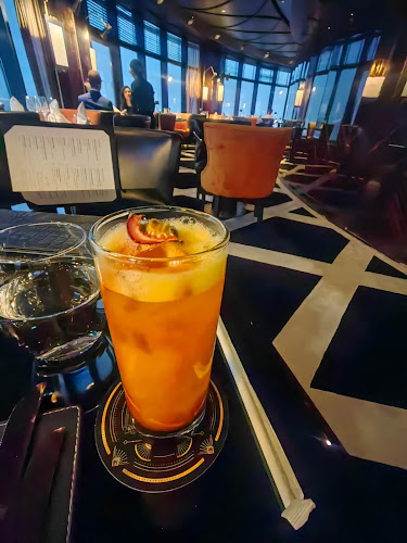 Comentarii opinii despre Stratos Revolving Lounge & Bar