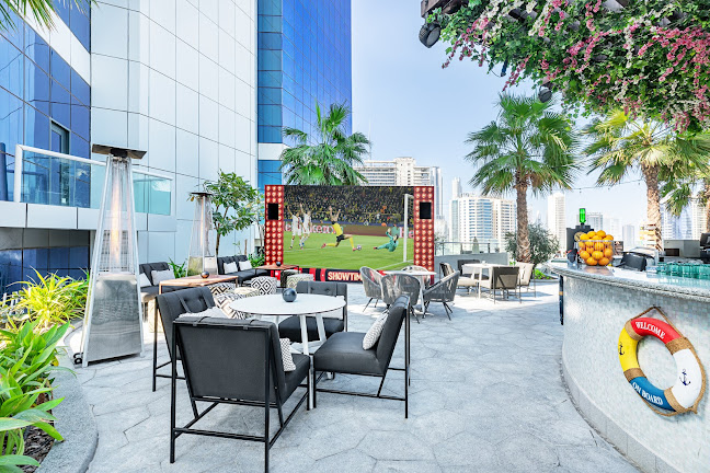 Malibu Deck - Pool Bar