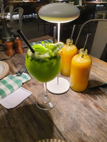 Opinii despre Eat Greek Kouzina JBR în Dubai - Hospitality and gastronomy