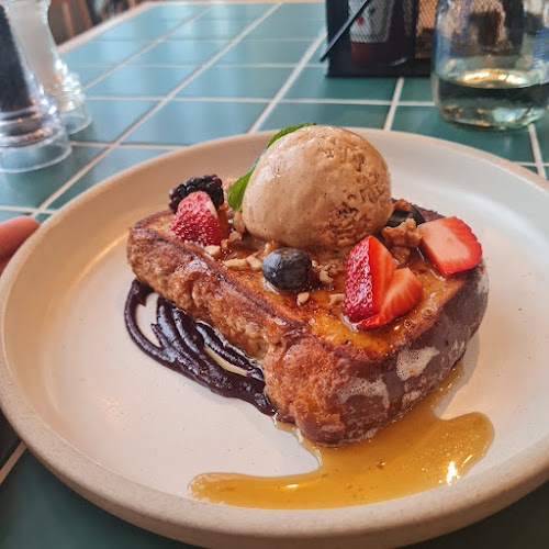 Opinii despre Neighborhood Café & Bar în Abu Dhabi - Hospitality and gastronomy