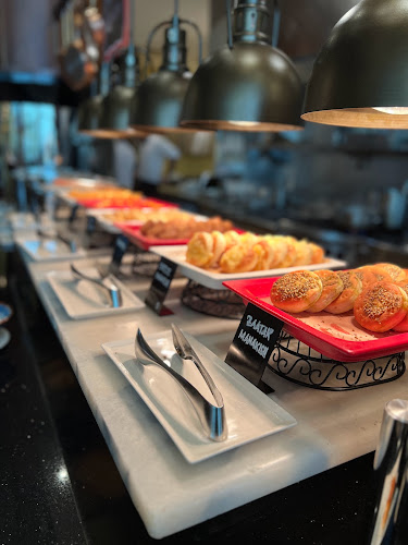 Abu Dhabi-Dubai Road (E 10 Road - Abu Dhabi