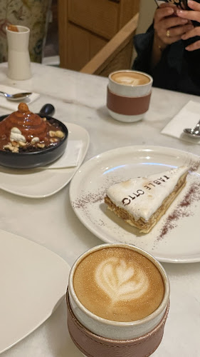 Table Otto Al Jimi Mall - Abu Dhabi