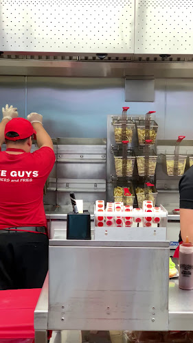 Opinii despre Five Guys Dubai Mall în Dubai - Hospitality and gastronomy