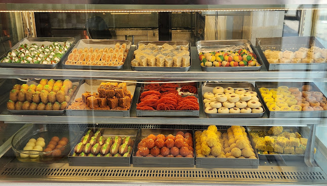 Bright Restaurant مطعم مضيء