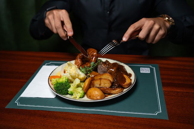 Crown & Lion The English Pub - Hospitality and gastronomy