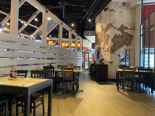 Famous Dave's Bar-B-Que