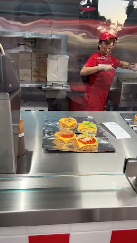 Opinii despre Five Guys Sharjah în Sharjah - Hospitality and gastronomy