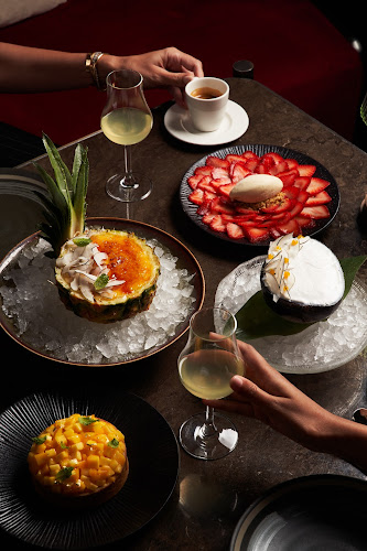 Comentarii opinii despre CÉ LA VI