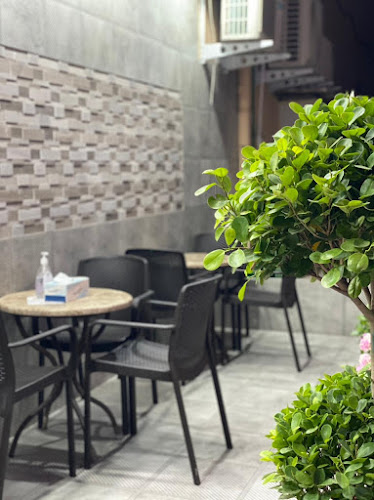 Rukh Al Shawerma Cafateria