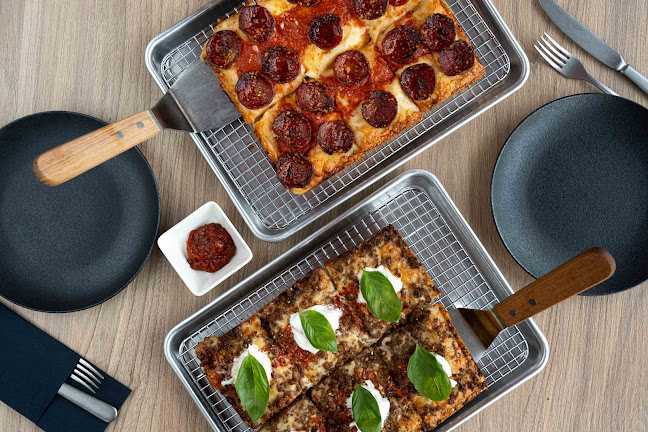 Comentarii opinii despre Emmy Squared Pizza UAE