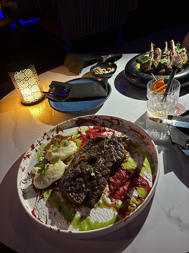 VIEW 180 Restaurant & Bar at NH Collection Dubai The Palm - Hospitality and gastronomy