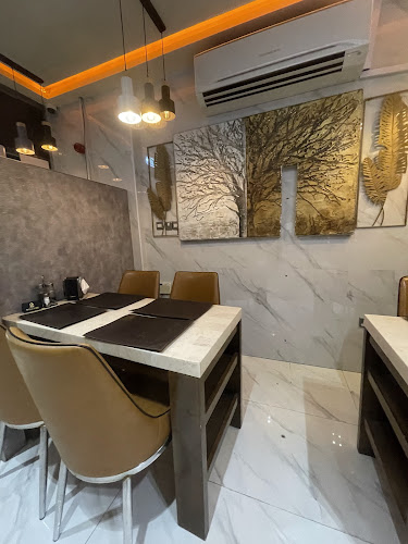 Opinii despre Albeiruty Palace Grill And Restaurant مطعم ومشاوي القصر البيروتي în Abu Dhabi - Hospitality and gastronomy