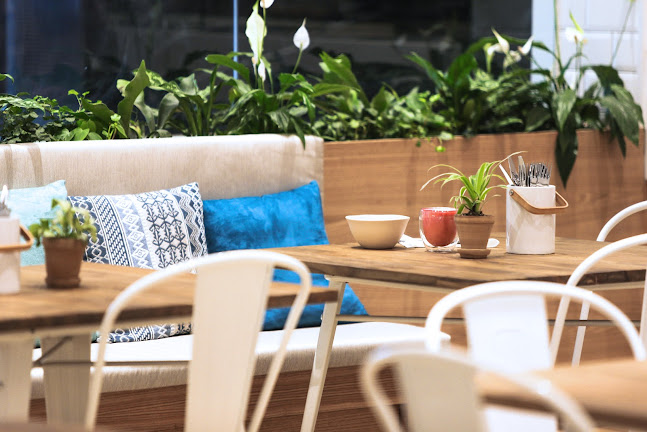 Poke & Co - DIFC - Hospitality and gastronomy